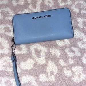 Micheal Kors wallet w/ wristlet strap